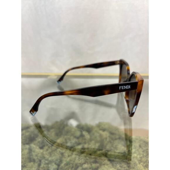 FENDI Havana Tortoise Sunglasses TS FE40010U main image 5